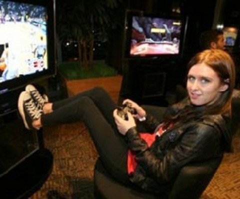 Video oyunlar: Video oyunları ve bol adrenalin, burkulmalardan kırıklara tahmin etmediğiniz sonuçlara neden olabilir. Ağrının nedeni oyunun heyecanıyla burktuğunuz bileğiniz olabilir.