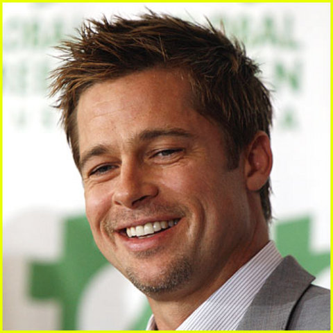 Brad Pitt:  - 45 yaşında ama hâlâ çok genç gözüküyor; çünkü ön dişler uzun, yan keserler kısa. Dişlerini Hollywood beyazı dediğimiz, renk skalasının en açık tonunda yaptırmamış. Muhtemelen olgun görünmek için böyle tercih etmiştir. Çünkü dişlerdeki hafif koyu renk kişiye bilge bir hava katar.  -