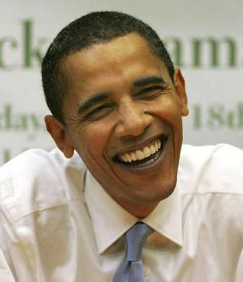 Obama:  - Kendine çok güveniyor. Bu gülüşünden belli. Güldüğünde diş etleri belli oluyor. Bu pek beğenilen bir durum değildir. O da bunun farkında zaten. Pek çok fotoğrafında diş etlerini kapatarak poz vermeye çalışıyor. Dişler bembeyaz, yan keserler de küçük; bu yüzden çok genç ve dinamik gözüküyor. Aynı zamanda seksi de, çünkü köpek dişleri sivri.  -  -