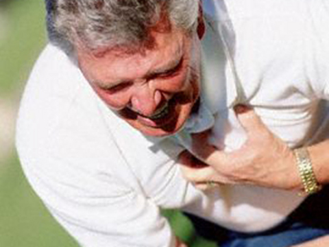 Saat 04.00: Vücut kendini yeni güne hazırlamaya başlar ve enerji üretilmeye başlanır. Kan basıncında yükselme ve damarlarda gerilmeler oluşmaya başlar. Bu nedenle 04.00-06.00 saatleri arası enfarktüs krizi geçirme oranı oldukça yüksektir. Kalp rahatsızlığı olanlar ve erken saatlerde spor yapanların dikkatli olmaları gereken bir zaman dilimidir.