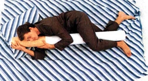 Saat 22.00: Bu saatte alyuvarların aktivitesi artar, vücut bağışıklık sistemimiz etkin çalışmaya başlar. Sigara kullananlar bu saatte son sigaralarını içmelidir. Çünkü bu saatten sonra vücudumuz nikotin gibi zehirli maddeyi vücuttan uzaklaştıramaz. Sabah saatlerine kadar vücutta kalan bu zararlı madde vücudu zehirler.