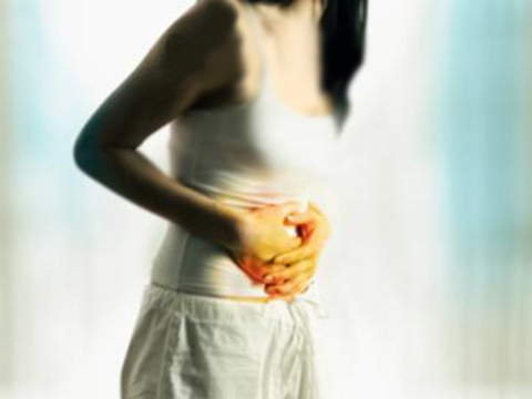 Saat 21.00: Yemek yemenin en tehlikeli olduğu saattir. Sindirim işlemi sona ermiştir ve organların günlük görevi sona ermiştir. Bu saat ve bu saatten sonra yenilecek her şey midede sabaha kadar hazmedilmeden bekleyecektir. Hazmedilmeyen bu besinler midede çürüyecek ve zararlı çöp halini alacaktır. Bu zararlı asitler bağırsak ve mide mukozasına zarar verecek ve rahatsızlıklara neden olabilecektir.