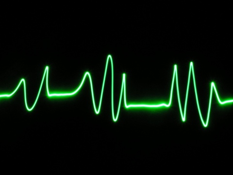 Saat 19.00-20.00: Havanın kararmaya, vücudumuz uykuya hazırlık yapmaya başlar. Melotonin hormonu havanın kararması ile birlikte salgılanmaya başlar. Kan basıncı azalır ve nabız yavaşlarken mide de sindirim işlemi devam etmektedir.