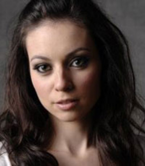 Dizinin kadrosunda birbirinden yetenekli oyuncular da var. Derya Artemel ve Tuncer Salman da bu isimlerin arasında...