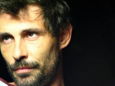 BİR ANKARA POLİSİYESİ BEHZAT Ç. -  - AdamFilm/Tarkan Karlıdağ yapımcılığında, genel yönetmenliğini Serdar Akar'ın yaptığı, senaryosu Ercan Mehmet Erdem ve Emrah Serbes'e ait, ekranların en yeni polisiye dizisi "Bir Ankara Polisiyesi" yakında Star TV'de olacak.