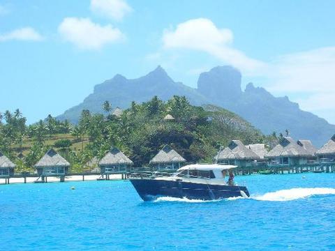 Bora Bora- Fransa: Şüphesiz rüyaların adası Bora Bora Fransız Polinezyası'nın en efsanevi adası, 'Pasifik Kraliçesi' olarak anılıyor. Charlize Theron, Sharon Stone and Nicole Kidman tercih ediyor  -  -