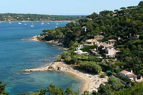 St Tropez, Fransa: Diddy'nin partileri dillere destan. Bunlardan birinde Lara Flynn Boyle and Jack Nicholson'ı da görmeniz mümkün