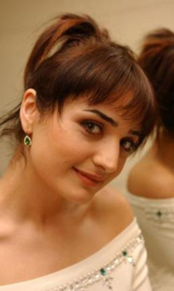 Fadik Sevin Atasoy tiyatro kulislerinde büyüdü..