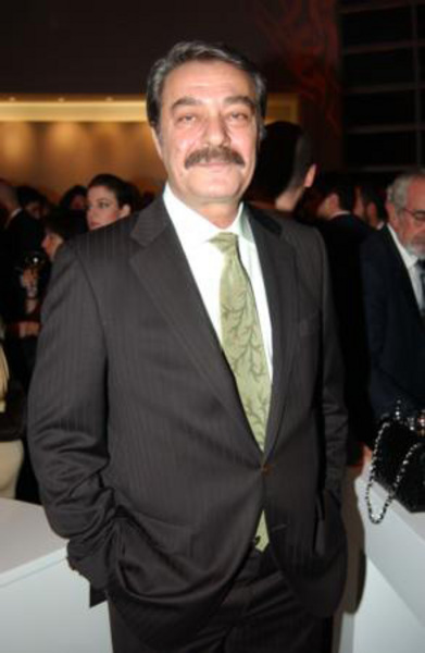 Levent İnanır ve Soner Arıca, Türk sinemasının efsane aktörlerinden Kadir İnanır'ın yeğeni.