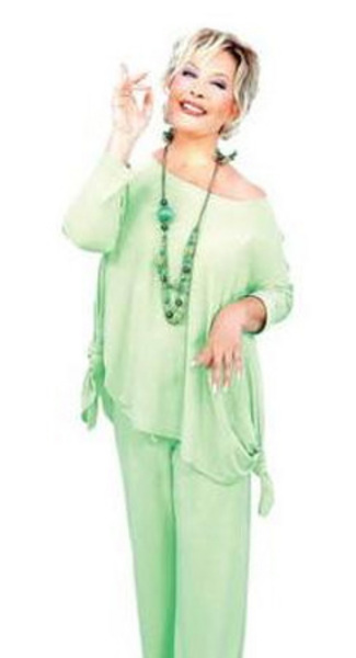 Mizanoğlu, Emel Sayın'ın yeğeni.