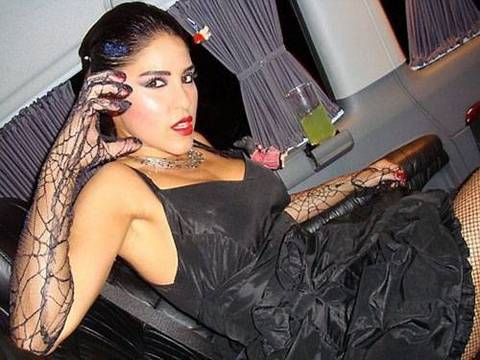 IRMAK ÜNAL -İTALYAN LOKANTASINDA GARSONLUK