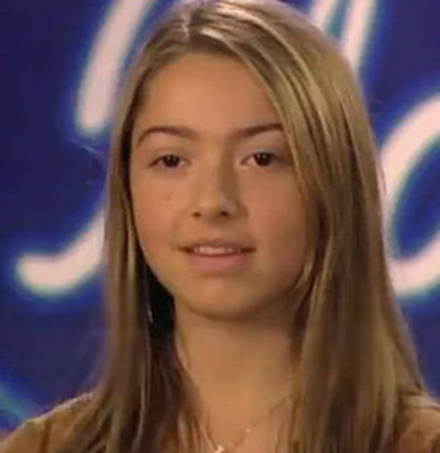  tezgahtarlık yaptım. Ailemizin maddi durumu çok iyi olmadığı için kendi harçlığımı her zaman kendim çıkardım.