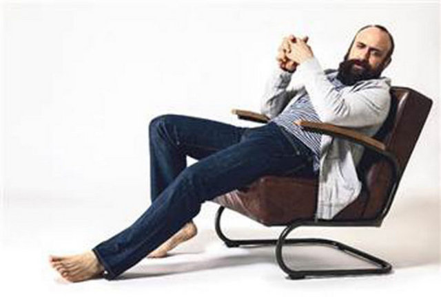 Şimdilerde gösterişli yaşam tarzlarıyla dikkat çeken ünlüler, bu günlere gelmeden önce bakın hangi işlerde çalışmışlar...