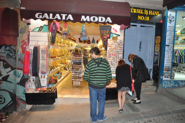 Okan Yalabık onu unutmamış 'Muhteşem Yüzyıl'ın 55'inci bölümünde 'Pargalı İbrahim Paşa'nın gençliğini canlandıran Gökhan Altınışık'la Okan Yalabık'ın kaderleri 2010 yapımı 'Av Mevsimi' adlı yapımda kesişmiş...