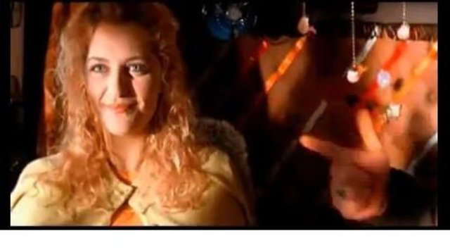 Yapımcıların projelerinde oynatmak için önüne milyonlar döktüğü güzel oyuncu reklamdan bugünün parasıyla sadece 250 lira almış.