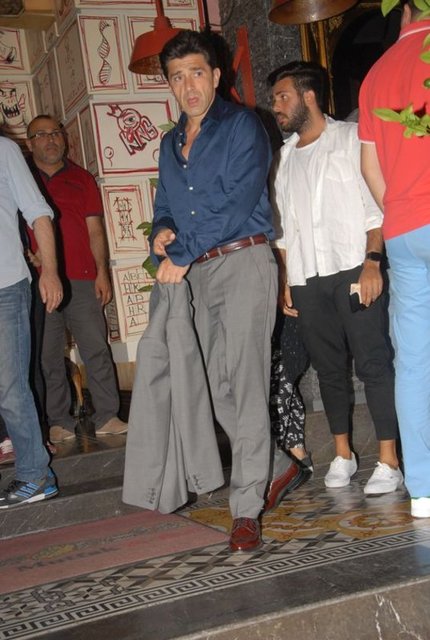 Mekân çıkışı baba Ural, oğlunun inşaat işine gireceği haberleri hatırlatılınca "Bir ailede bir inşaatçı olur. Engincan yatırım danışmanlığı okudu. Kendi işini icra edecek" dedi.