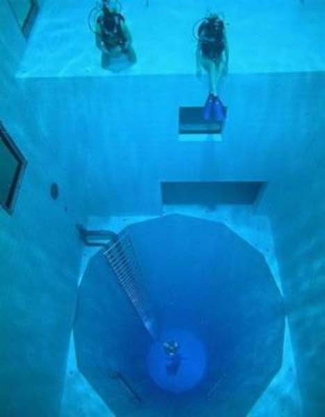 Film çekimleri, dalma kursları ve bilimsel deneyler amacıyla kullanılıyor.