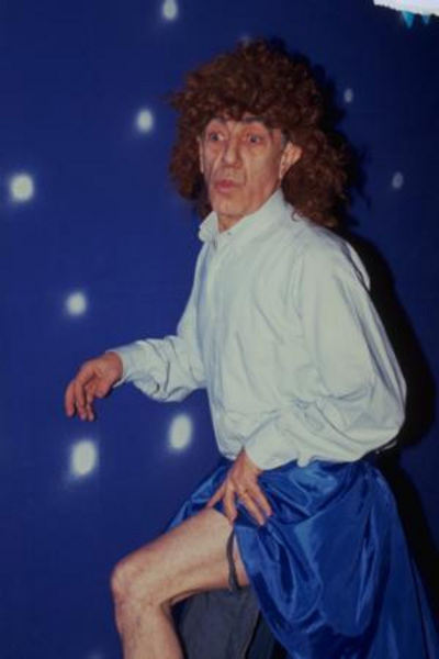 AYDEMİR AKBAŞ - Yılların usta sinema oyuncusu Aydemir Akbaş'ın 2004 yılında verdiği bu poz çok konuşulmuştu.