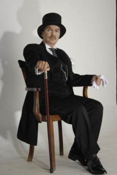 NURSELİ İDİZ - Edirne Erikli Festivali'nde "Cumhuriyet Kadınları" defilesiyle start alan projede Atatürk'ü canlandıran Nurseli İdiz, Maslak'taki Planet Ajans'ta Faruk Saraç'ın hazırladığı kostümle objektif karşısına geçti.