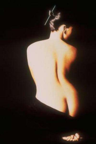 SEMA ŞİMŞEK - Şimdilerde Burak Hakkı ile mutlu bir evliliği olan bir çocuk annesi Sema Şimşek, Donna Karan'ın kurduğu Beauty Company'nin piyasaya sürdüğü iki kadın ve iki erkek kokusunun tanıtımı için soyundu.