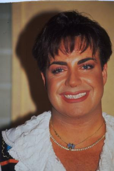 FATİH ÜREK - Şarkıcı Fatih Ürek, verdiği pozlarla her daim magazin gündemini meşgul etmeyi başardı.