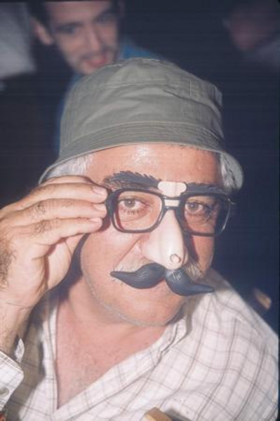 LEVENT KIRCA - Levent Kırca , tiyatro sanatçısı , yönetmenliğini yaptığı Son adlı filmin çekimleri sırasında ilginç görüntüler sergiledi.