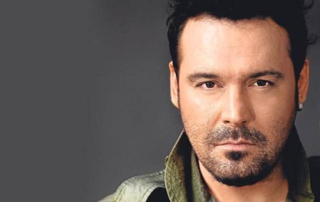 YAŞAR  - Şarkıcı Yaşar, lise yıllarına ait bir fotoğrafı Instagram sayfasında paylaştı.