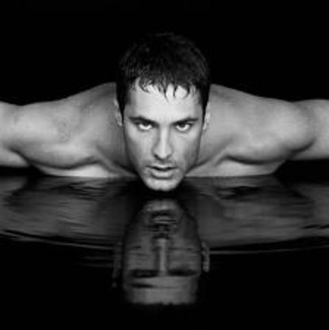 Kulak, ince ve hassas yapısıyla her tür dokunuşa karşı duyarlıdır. Özellikle kulak memelerine yapacağınız ıslak dudak teması ve hafif ısırıklar, erkeğinizi baştan çıkarmanıza yardımcı olur. Sevişmenin ateşli anlarında ısırıkların şiddetini artırmak da iyi bir seçim!