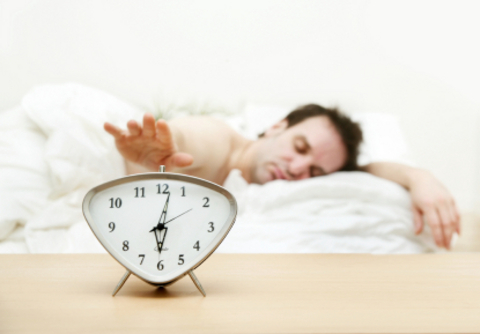 Muz da triptofanın yanında uyku hormonu olan melatonin kaynağıdır. Gelenekselleşmiş olan bir bardak ılık süt de iyi bir triptofan kaynağıdır.  -