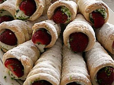 Burada torpil geçmez kardeşim... Denir, çocuklara ayrılır o kurabiyeler. Ya da samimi yan komşuya götürülürken bas baya torpil yapılır.
