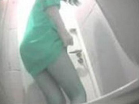 San Diego'da Belediye salonunda verilen konser sırasında erkekler tuvaletinde bir kadın gördügü gerekçesiyle, duygusal travma yaşadığını öne süren bir adam belediyeye karşı 5.4 milyon dolar tazminat davası açtı.