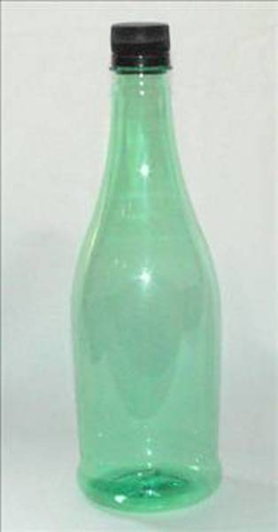 Çarson, restaurantta tartıştığı sevgilisine attığı meşrubat şişesine 30 saniye sonra basıp düşmüştür.