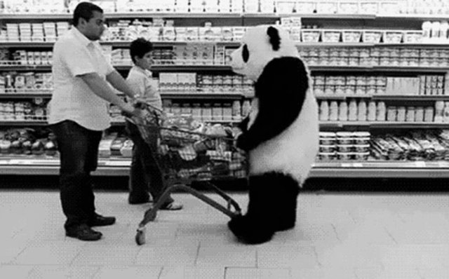 Alışveriş arabaları ve sepetleri daha çok şey satın almanız için büyük yapılmıştır. Yapılan deneyler boyutu iki katına çıkarınca tüketimin yüzde 19 arttığını ortaya koymuştur.