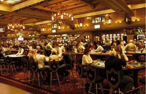 Las Vegas'taki kumarhanelerin hiç birisinde saat yoktur.