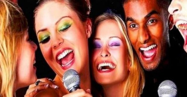 Karaoke kelimesi kara orkestranın kısaltılmasıdır. Kara ise Japonca'da boş demektir.