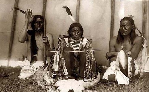 Kanada, Kızılderili dilinde "büyük köy" anlamına gelmektedir.