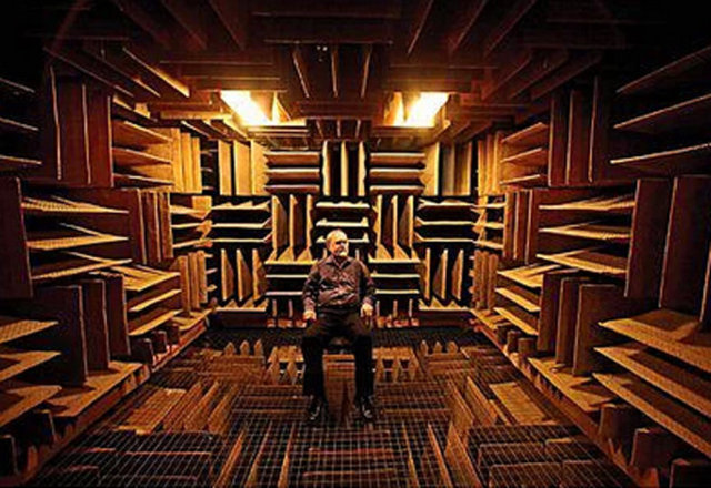 Dünyanın en sessiz yeri, Orfield Laboratuarlarındaki yankı odası.  Ses dalgalarının %99.99'unu absorbe edebilen yapısı ile insanları gerçekten çok ilginç bir şekilde etkiliyor.