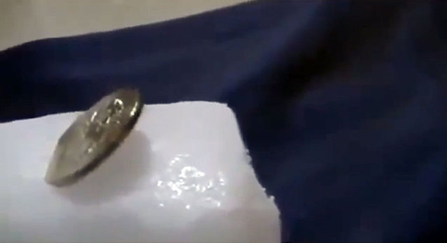 Kuru buzun üzerine bozuk parak koyarsanız ne olur? İşte cevabı: VIDEOYU IZLEMEK IÇIN TIKLAYINIZ