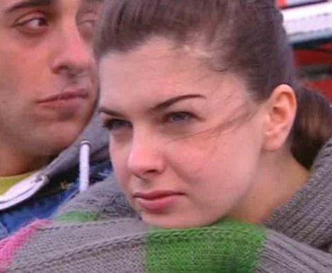 Bir kaç sezondur ilgiyle izlenen dizinin kadrosunda da değişiklikler oldu.. Dizinin ana karakterlerinden Efe'yi canlandıran Dağhan Külegeç iddialara göre yönetmenle tartışınca diziden ayrıldı.. Üstelik de oynadığı Efe karakteri bir trafik kazasında "öldürüldü."