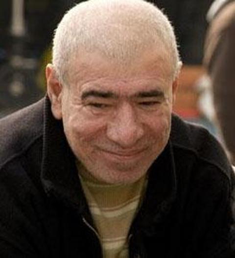 Üç ayrılığın ardından bir de transfer haberi geldi Akasya Durağı'ndan. Bundan böyle deneyimli oyuncu İlyas Salman dizi kadrosunda yer alacak.