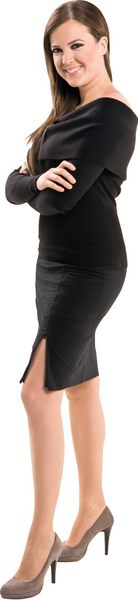 SİMGE FISTIKOĞLU - Habertürkʼte Spor Müdürü ve Sunucusu - 27 yaşında - 1.72 m boyunda - Takımını söylemiyor - En sevdiği spor dalı: Basketbol, futbol, binicilik. Arkadaşlarım - transfer - sorularıyla beni - bunaltıyor - Televizyon dünyasına tam anlamıyla bodoslama girdim. - Spiker ablamın ısrarıyla 2006'da hiç tecrübem yokken - Habertürk kanalında iş görüşmesine gittim. Deneme - çekimi yapmadan spor servisine dahil oldum. - Sunuculuk da yaptım, ama ben program yapmayı daha - fazla seviyorum. Böylece kontrol daha çok bende oluyor, - kendimi daha rahat istiyorum. Şu anda futbol programı - sunuyorum ama ben geçmişte bireysel sporlarla uğraştım. 10 - yıl binicilik yaptım. Ailem zaten futbola çok meraklı, şimdi bu - benim işim haline geldi. Futbol sayesinde farklı bir dünyayla - ilişkiye geçiyorsunuz. Geçen gün hastanede yanıma gelen bir - beyle 10 dakika lig değerlendirmesi yaptık. Sık sık iddaa tahmini - isteyen çıkıyor benden. Bir de özellikle erkek arkadaşlarım, - "Transferde kim gelecek" sorularıyla beni bunaltıyor. -