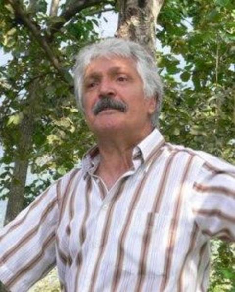 Serdar Tezcan (Salih Kalyon): Eyşan'ın babası. İnsanların zayıf noktalarını bulup onları sömürmekte usta. Bu, kendi kızı olsa bile. En çok Eyşan'sa hatta... Serdar Eyşan'ın değişmesine temiz bir yaşam sürmesine asla izin vermedi. Dünyada sevdiği iki şey var, güç ve kendi gücünün yarısı olan Eyşan... Ömer'e kurulan tuzağın 1. ayağı Serdar, bütün planın kurucusu.