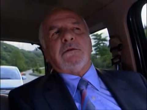 Konsey'in üyelerinden Hüsrev Ağa... Muhalif kanattaydı. Laz Ziya ile birlikte hareket ediyordu. Kılıç onu sırtından bıçaklandı.