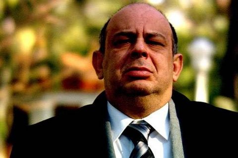 Tombalacı Mehmet... Çakır'ın kumarhanesi tarattı. Meral orada öldü. Çakır'ın intikamı ise çok ağır oldu. Kumarhanede yaırıldığı poker masası üzerinde beyzbol sopasıyla ölesiye dayak yedi ve daha fazla acı çekmesin Polat'ın tek kurşunuyla öldü.