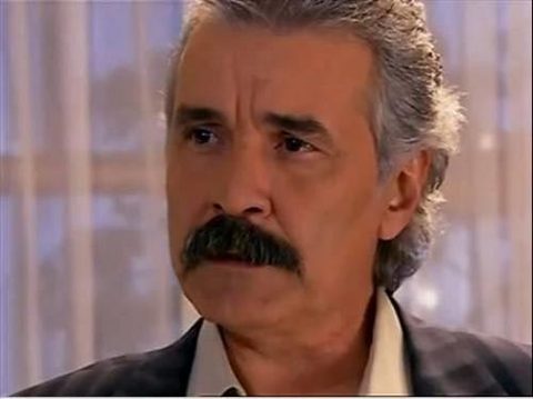 Gözlük camıyla paramparça oldu. Onu Deli Mesut öldürdü.