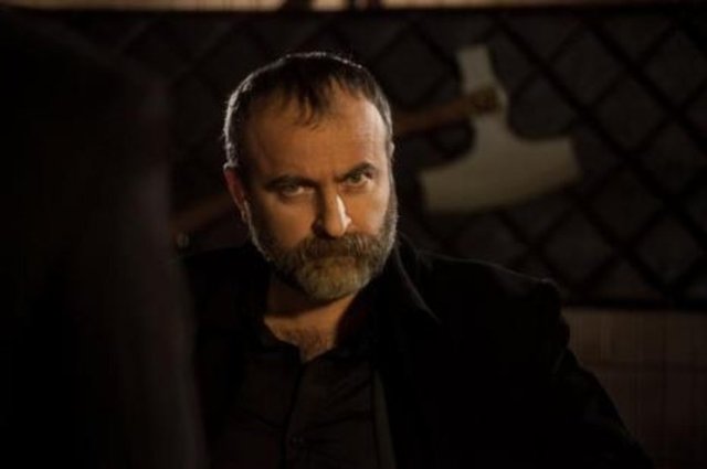 Sezon başında Kurtlar Vadisi Pusu'dan ayrılan Kenan Çoban (Abdülhey) ve Hakan Boyav (Kara) gibi oyuncuların ardından, Baltazar karakteri ile dizinin fenomen isimlerinden olan başarılı oyuncu Murat Aydın da diziden ayrıldığını açıkladı.  -