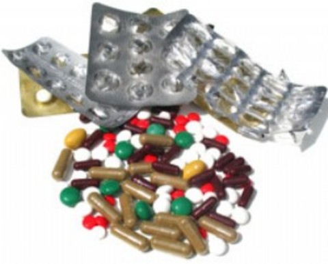 En çok depresyon hapları kilo aldırır -  - Kilo artışına en sık neden olan ilaç grubu, depresyon ilaçları. Bu ilaçların doğrudan kişinin iştahını açması ve depresyonun yarattığı sorunlarla bir arada bulunması, kullanan kişiye kolay kilo aldırıyor. Bu ilaçlar bazen vücutta su tutulması nedeniyle de kilo artışına yol açabiliyor. -