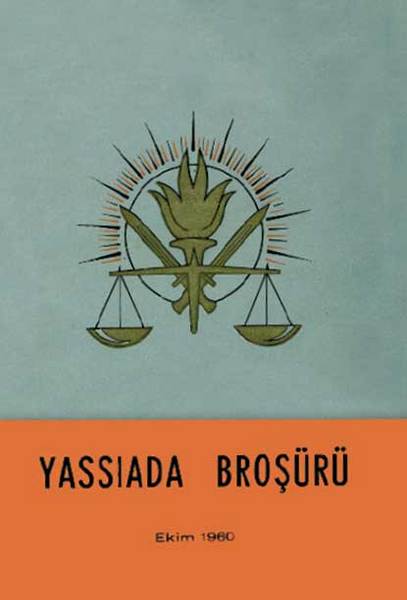 Dolmabahçe'deki irtibat - bürosuna başvuranlara verilen - tarihi "Yassıada Broşürü"nde - hem darbenin gerekçeleri hem - de adada neler yapılması gerektiği - ayrıntılarıyla anlatılıyordu. DP hükümeti tarihi Yassıada Broşürü'nde karikatürize de edildi.