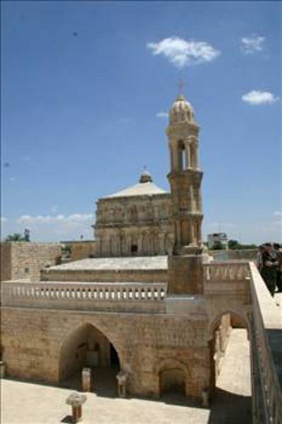 Kuşadası'nda Meryem Ana Kilise'sine girmek