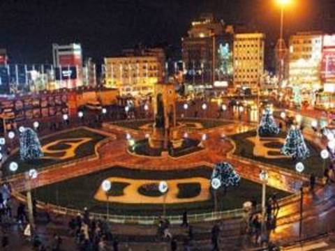 Yılbaşında Taksim meydanında düzenlenen partiye katılmak